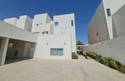 Villa - 3 Bedrooms - 3 Bathrooms for rent in Dilmunia Island - Muharraq Governorate