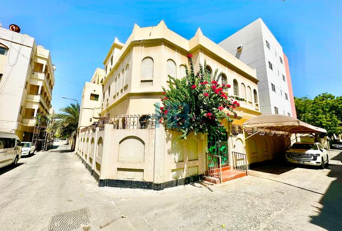 Villa - 7+ Bedrooms - 7+ Bathrooms for sale in Gufool - Manama - Capital Governorate