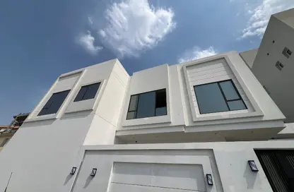 Villa - 4 Bedrooms - 4 Bathrooms for rent in Tubli - Central Governorate