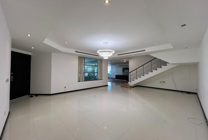 964037 - Property Image 2