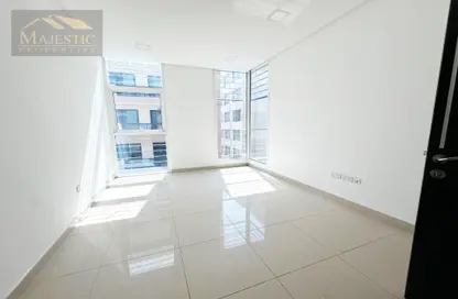 Apartment - 2 Bedrooms - 3 Bathrooms for rent in Hidd - Muharraq Governorate
