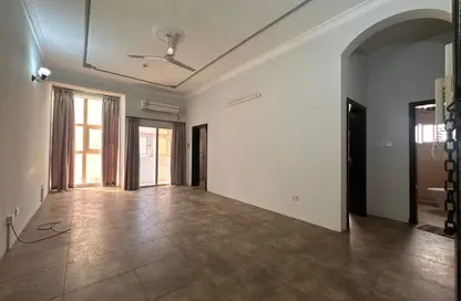 Apartment - 2 Bedrooms - 2 Bathrooms for rent in Mahooz - Manama - Capital Governorate