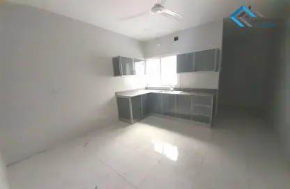 شقة - 2 غرف نوم - 2 حمامات للايجار في توبلي - المحافظة الوسطى
