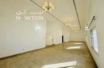 Villa - 5 Bedrooms - 6 Bathrooms for rent in Tubli - Central Governorate