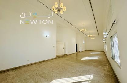 Villa - 6 Bedrooms - 7 Bathrooms for rent in Tubli - Central Governorate