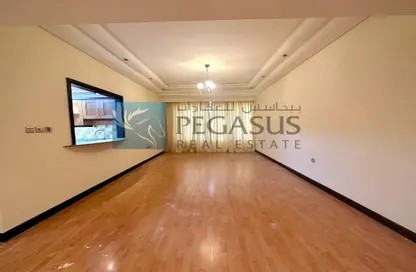 Empty Room image for: Apartment - 3 Bedrooms - 4 Bathrooms for rent in Abraj Al Lulu - Manama - Capital Governorate, Image 1