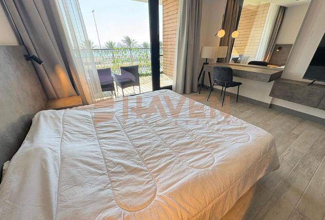 987601 - Property Image 3