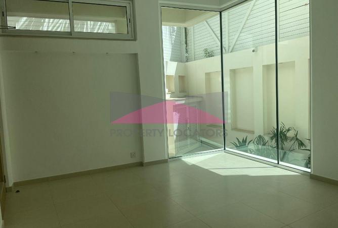 953724 - Property Image 3