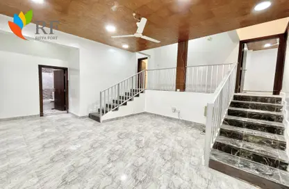 Duplex - 4 Bedrooms - 3 Bathrooms for rent in Bu Ashira - Capital Governorate
