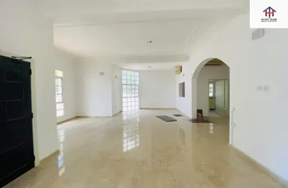 Villa - 5 Bedrooms - 4 Bathrooms for rent in Mahooz - Manama - Capital Governorate