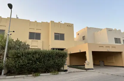 فيلا - 4 غرف نوم - 6 حمامات للايجار في الجنبية - المحافظة الشمالية