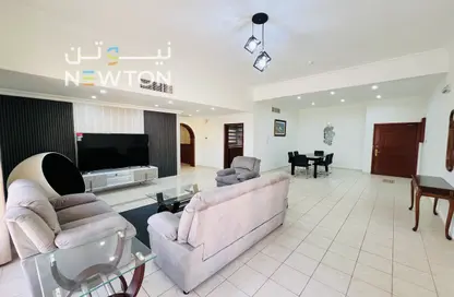 Apartment - 2 Bedrooms - 3 Bathrooms for rent in Al Juffair - Capital Governorate