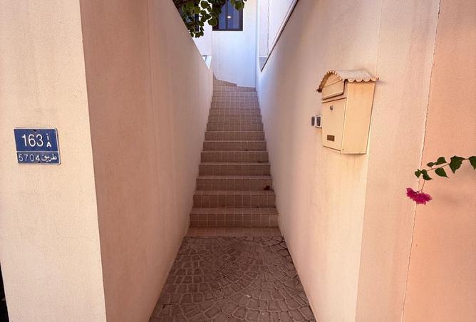 982310 - Property Image 2