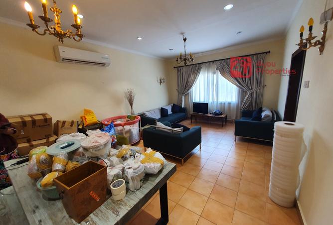 984367 - Property Image 2