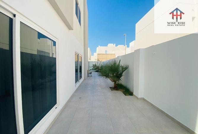 979712 - Property Image 3