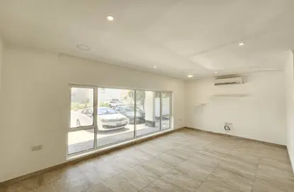 Apartment - 2 Bedrooms - 3 Bathrooms for rent in Shakhura - Northern Governorate