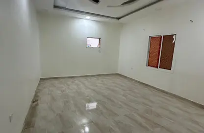 Apartment - 5 Bedrooms - 3 Bathrooms for rent in Hamad Town - Northern Governorate