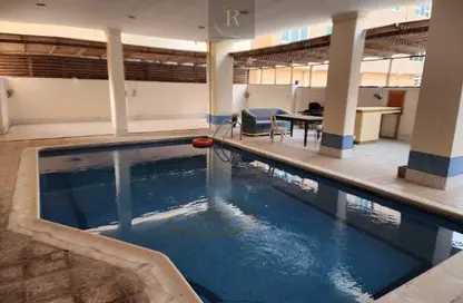 Apartment - 2 Bedrooms - 2 Bathrooms for rent in Sanabis - Manama - Capital Governorate