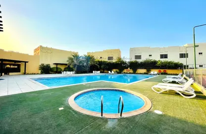 فيلا - 4 غرف نوم - 6 حمامات للايجار في الجنبية - المحافظة الشمالية