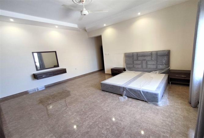 987587 - Property Image 3