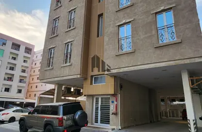عمارة بالكامل - 3 غرف نوم - 4 حمامات للبيع في الحد - المحرق