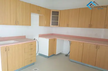 Apartment - 4 Bedrooms - 2 Bathrooms for rent in Busaiteen - Muharraq Governorate