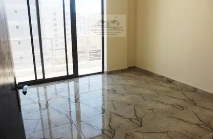 Empty Room image for: Apartment - 3 Bedrooms - 4 Bathrooms for rent in Hidd - Muharraq Governorate, Image 1