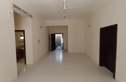 Apartment - 2 Bedrooms - 2 Bathrooms for rent in Sanabis - Manama - Capital Governorate