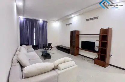 Apartment - 2 Bedrooms - 3 Bathrooms for rent in Busaiteen - Muharraq Governorate