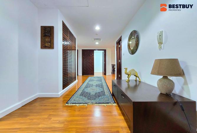 956948 - Property Image 2