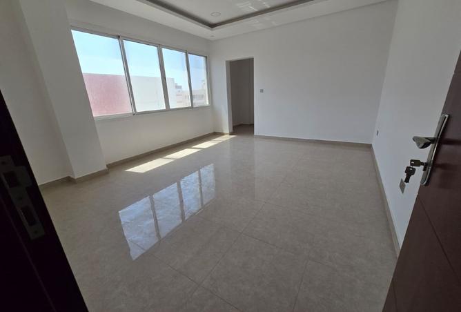 967042 - Property Image 2