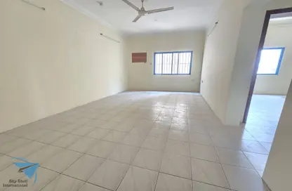 Apartment - 2 Bedrooms - 2 Bathrooms for rent in Salmaniya - Manama - Capital Governorate