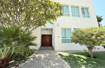 Compound - 4 Bedrooms - 5 Bathrooms for rent in Saar - Northern Governorate