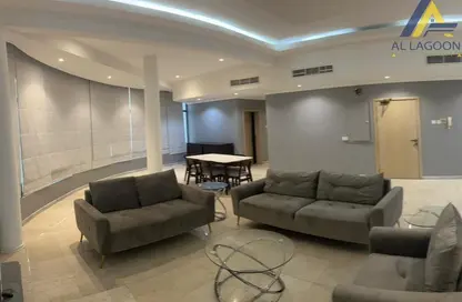 Penthouse - 2 Bedrooms - 3 Bathrooms for rent in Seef - Capital Governorate