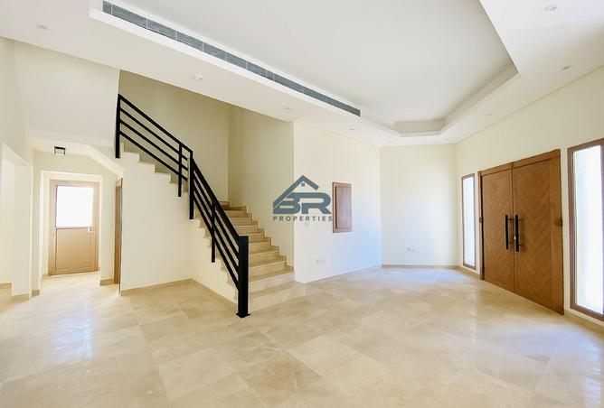 960407 - Property Image 2