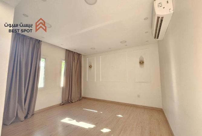 981632 - Property Image 2