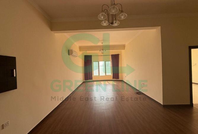 987312 - Property Image 2