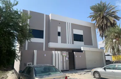 فيلا - 3 غرف نوم - 4 حمامات للبيع في العكر - المحافظة الوسطى