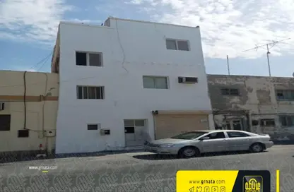 عمارة بالكامل - استوديو - 5 حمامات للبيع في المحرق - المحرق