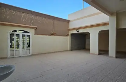 Villa - 4 Bedrooms - 3 Bathrooms for rent in Hidd - Muharraq Governorate