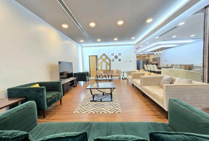 971767 - Property Image 2