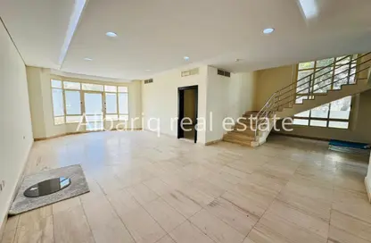 Villa - 5 Bedrooms - 6 Bathrooms for rent in Tubli - Central Governorate