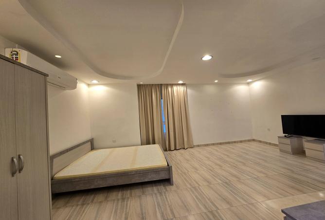 989013 - Property Image 2