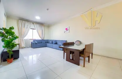 Living / Dining Room image for: Apartment - 2 Bedrooms - 2 Bathrooms for rent in Salmaniya - Manama - Capital Governorate, Image 1