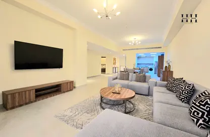 Apartment - 3 Bedrooms - 3 Bathrooms for rent in Al Juffair - Capital Governorate