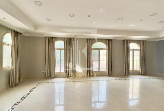 981562 - Property Image 2