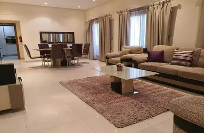 Living / Dining Room image for: Apartment - 3 Bedrooms - 5 Bathrooms for rent in Busaiteen - Muharraq Governorate, Image 1