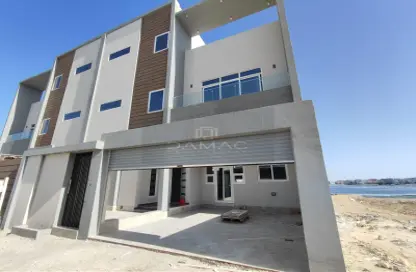 Villa - 4 Bedrooms - 5 Bathrooms for sale in Tubli - Central Governorate