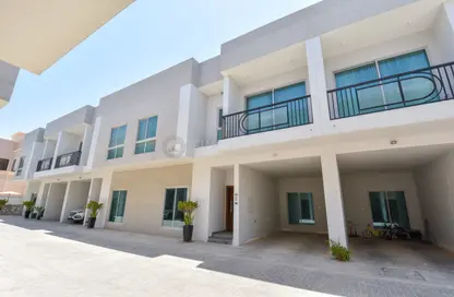 Outdoor Building image for: Villa - 3 Bedrooms - 3 Bathrooms for rent in Janabiya - Northern Governorate, Image 1