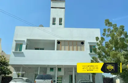 عمارة بالكامل - 2 غرف نوم - 4 حمامات للبيع في سترة - المحافظة الوسطى